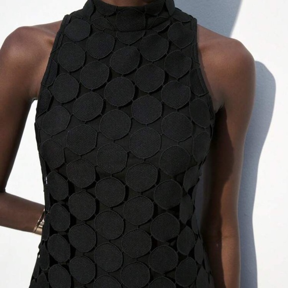 Maija Elegant Black Round Patch Sleeveless Dress - Picture 5 of 7